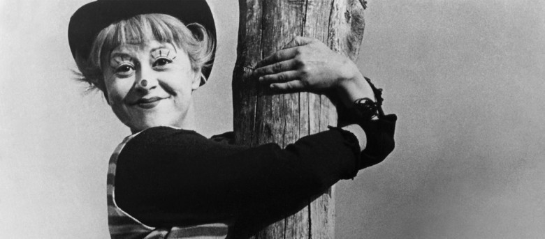 (1954) Federico Fellini'nin La Strada'sı gösterime girer ve Yabancı Dilde En İyi Film Oscarını kazanır, Francois Truffault auteur kullanımını tanımlar.