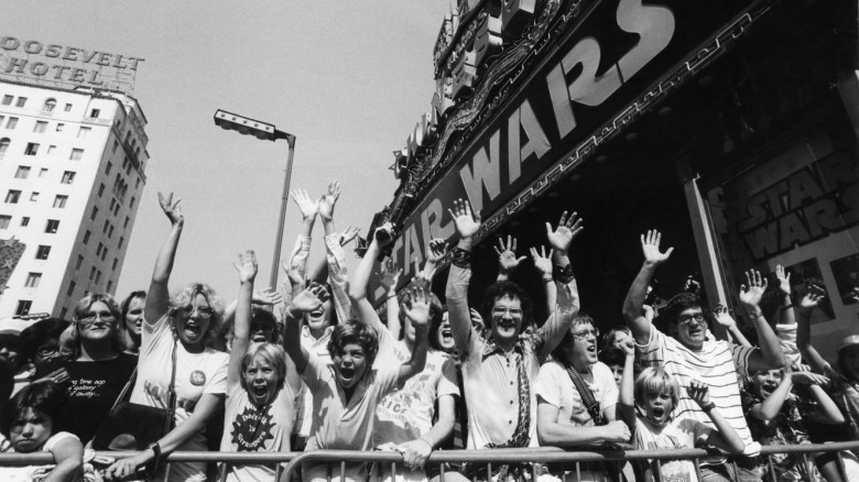 (1977) Yıldız Savaşları bilimkurgu ve franchasing'i yeni bir galaksiye taşırken Spielberg Üçüncü Türden Yakınlaşmalar ile yine heyecan uyandırır.