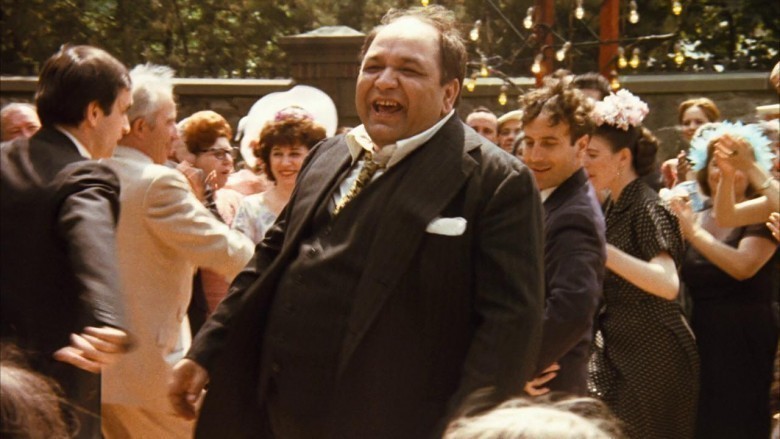 Kimsenin gözünün içine bakma, baktıklarında da gözünü kaçırma.