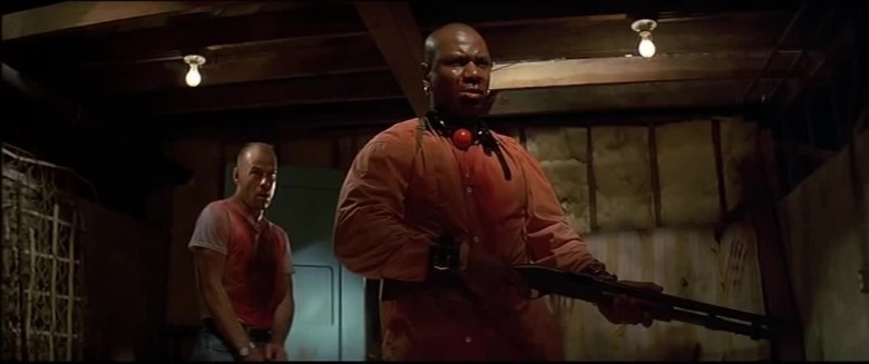 Siktir et gururu! gurur sadece acıya sebebiyet verir. Hiç bir yardımı dokunmaz.