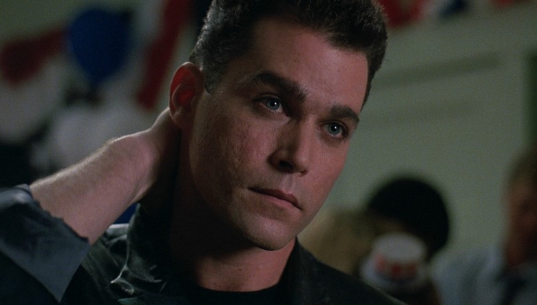 Ben de artık her kes gibi biriyim. Hayatımı sonsuza kadar bir gerzek gibi saklanarak yaşamak zorundayım.