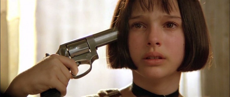 Ağlayınca geçmiyor, anlıyor musun? Mutlu olmakla, mutsuz olmak arasında bir yerde kaybolup gitmekten korkuyorum.