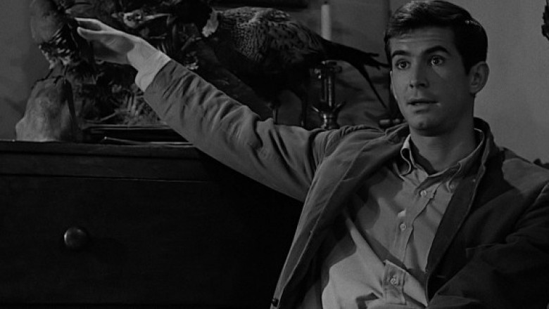 Norman Bates: Kafesteki Bir Kuş, Hem Sembolik Hem De Literal 