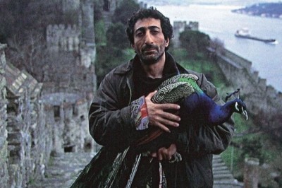 Tabutta Rövaşata / 1996 Film İncelemesi